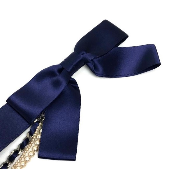 CHANEL fits like a small and it is adjustable with 3 snaps - Picture 6 of 13